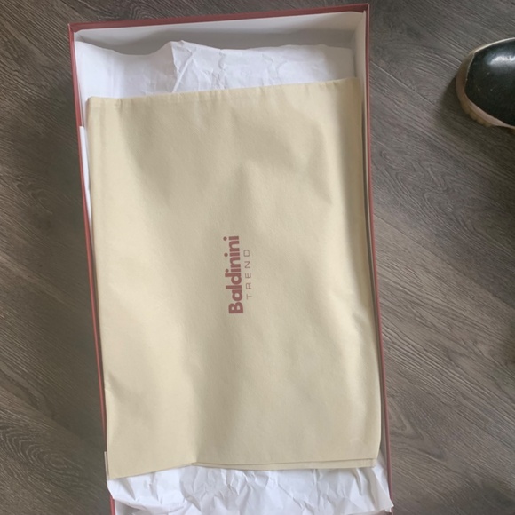 Female sneakers and boots - Picture 6 of 14